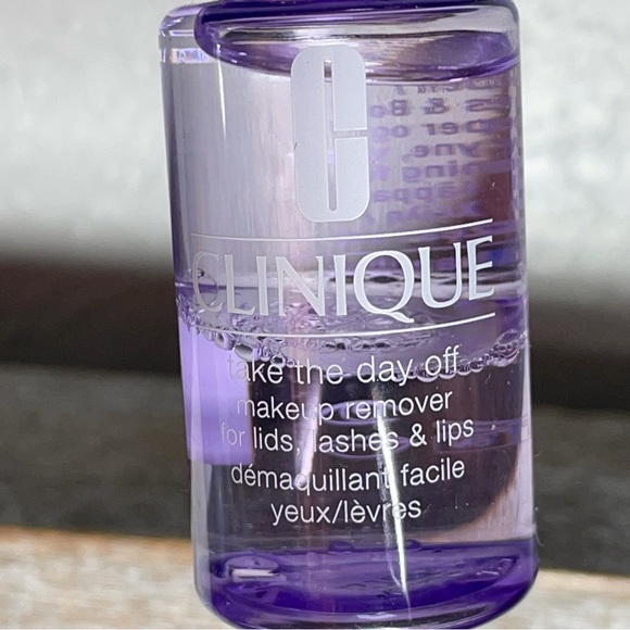 Clinique Take The Day Off Makeup Remover For Lids, Lashes & Lips 1 fl oz/30mL - Picture 8 of 10